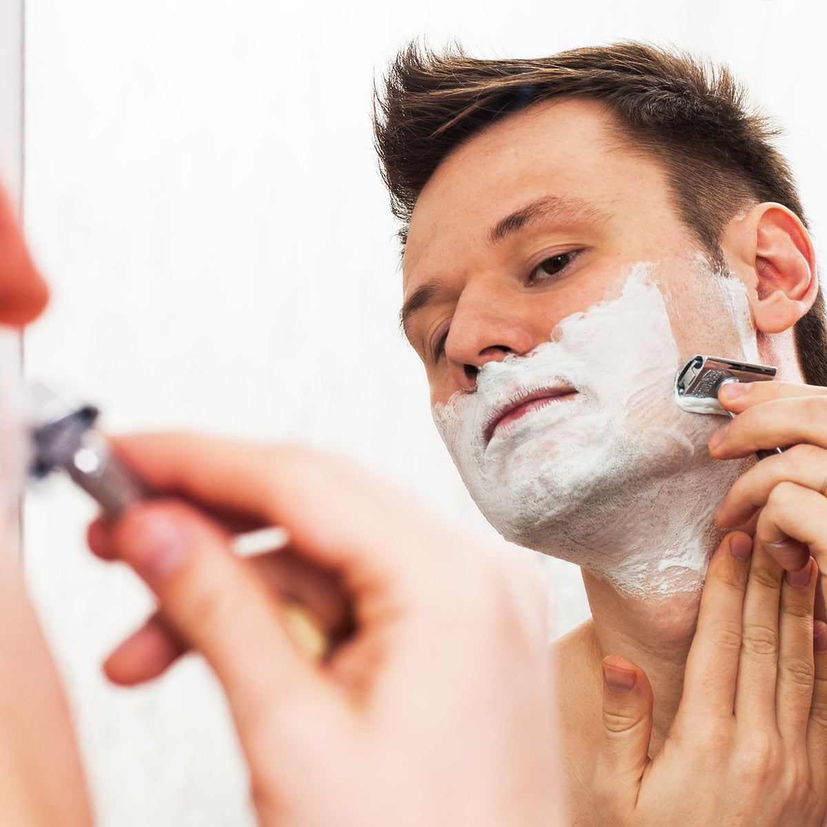 Shave slim and save money: safety razor vs cartridge razor – Manandshaving